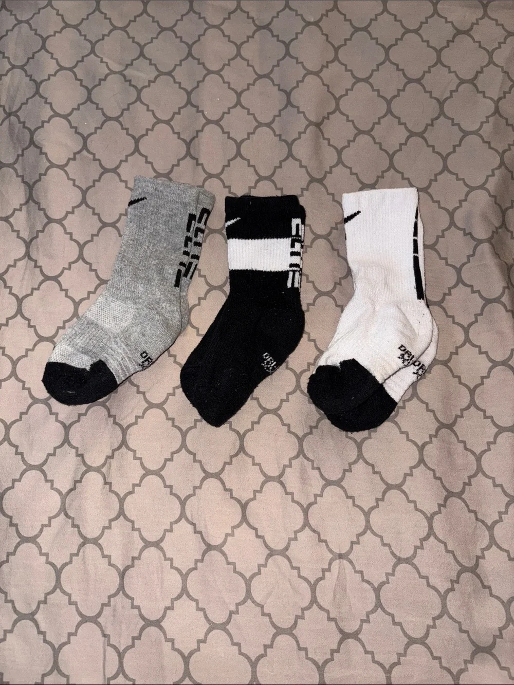 Nike elite Boys' Athletic Crew Socks - Black, White, Gray (3-Pack)